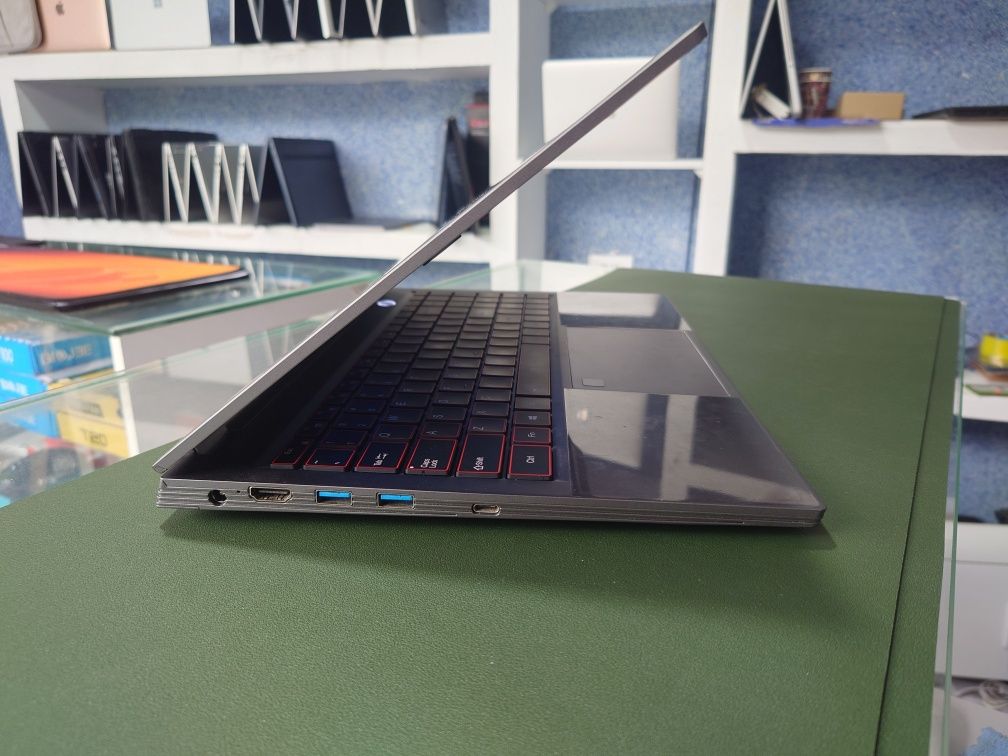 Core i9-10885H/ RAM 32GB/ SSD 1TB/ Intel UHD Graphics