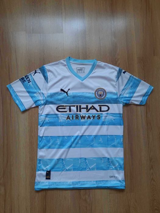 Нов детски футболен екип на Манчестър сити / Manchester City /