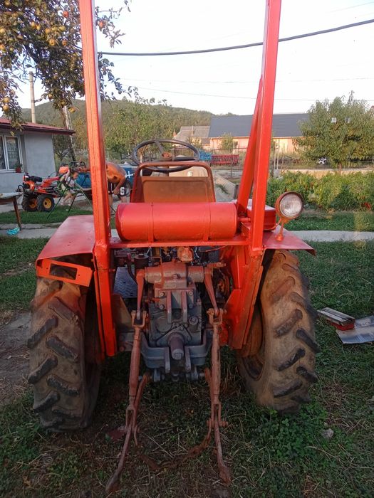 Vând piese tractor ito 180 DFH