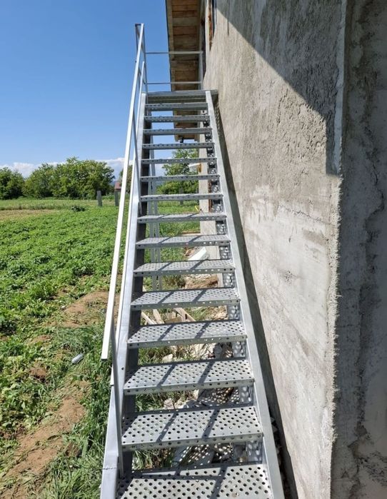 Scara metalica zincata de exterior