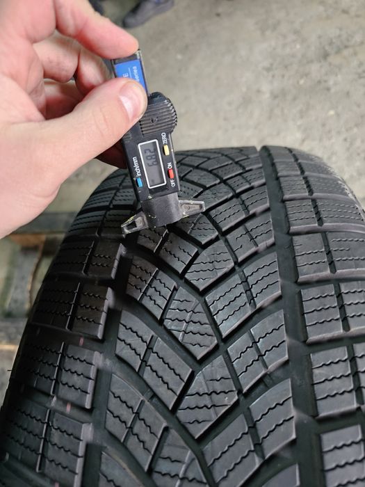 1 anvelopa iarna 255 55 19 Goodyear 7mm