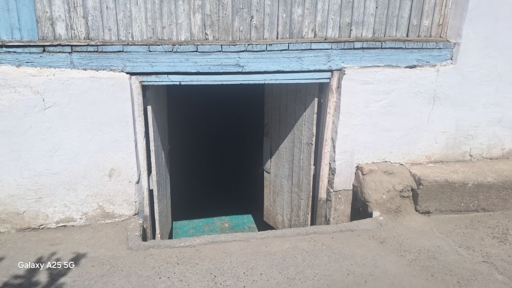 Ховли сотилади ташкенси светафор олдида