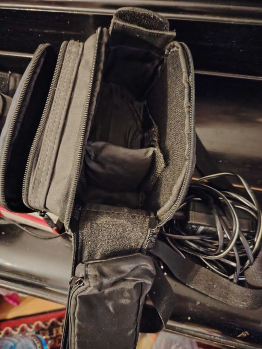 Vând camera filmat hibrid Sony cu mini dvd și card foto