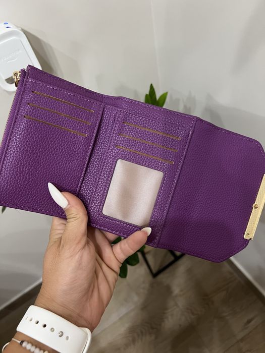 Дамско лилаво портмоне