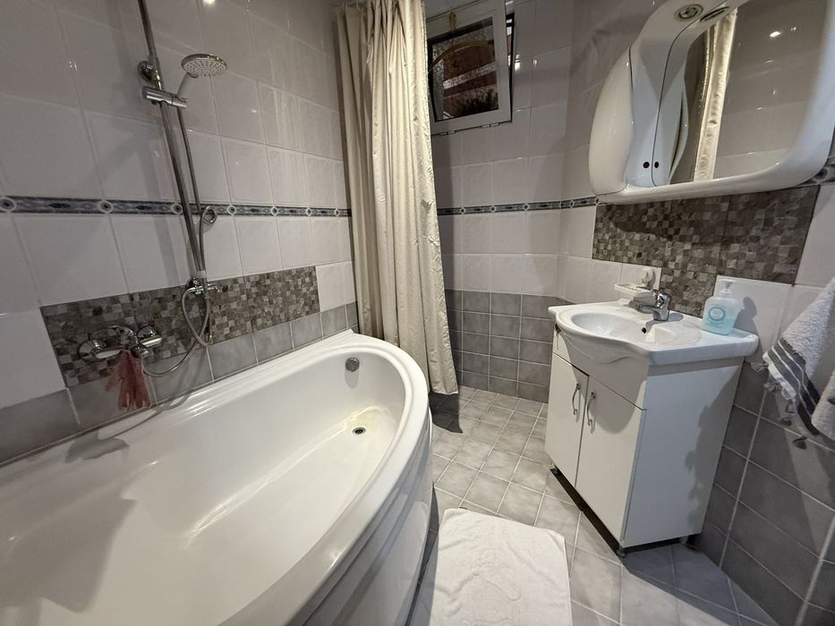 Под наем част от къща