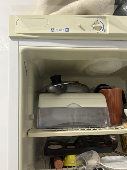 Frigider Indesit A+ – Nou, nefolosit, perfect pentru orice bucătărie!