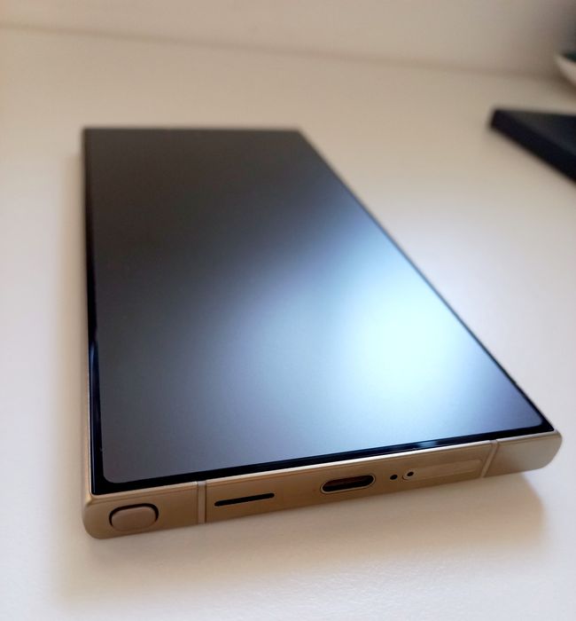 Samsung Galaxy S24 Ultra 256 GB Yellow с гаранция и подарък два калъфа