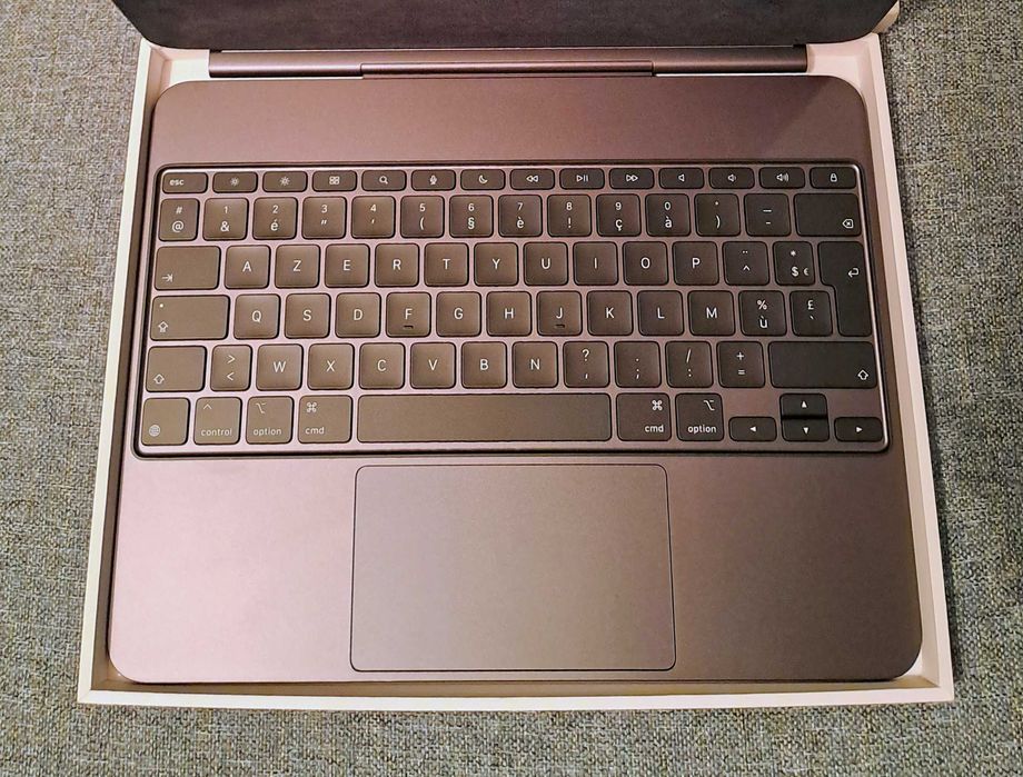 Husa cu tastatura iPad Magic Keyboard pt iPad Pro 13". Model MWR53F/A