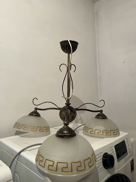 Потолочная люстра б/у в отличном состоянии