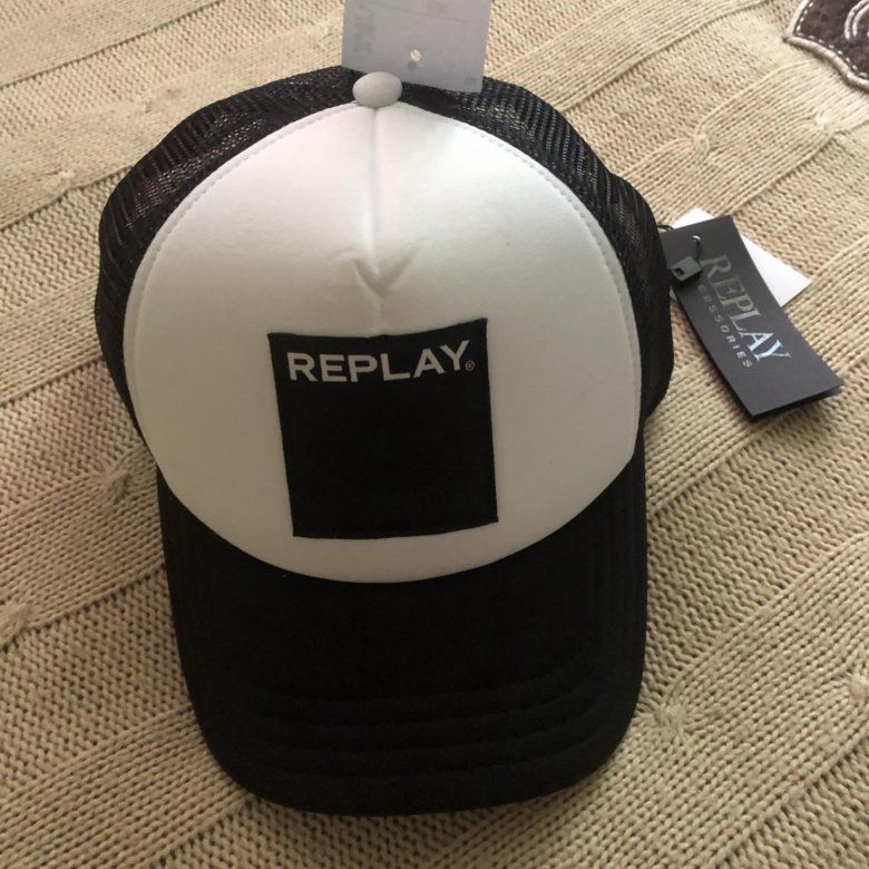 Лятна шапка Replay