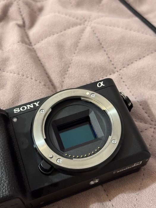 Sony A6300 – cameră mirrorless 4K | stare excelentă + 2 baterii cadou!
