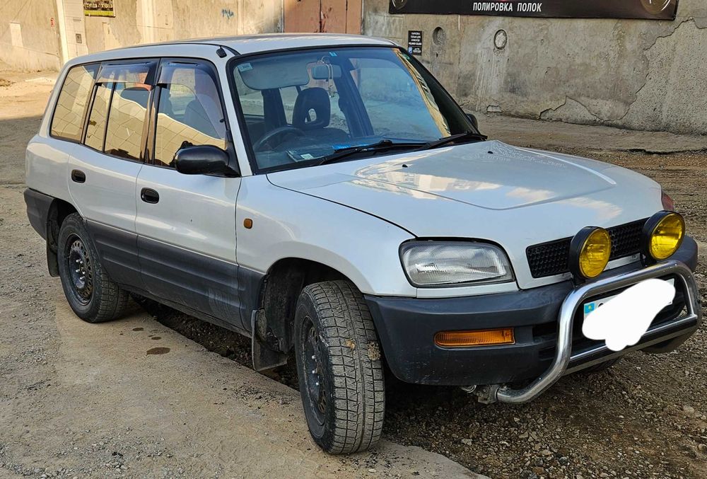 Продам машину Rav4