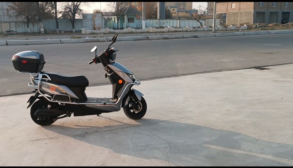 Skuter sotiladi 600$