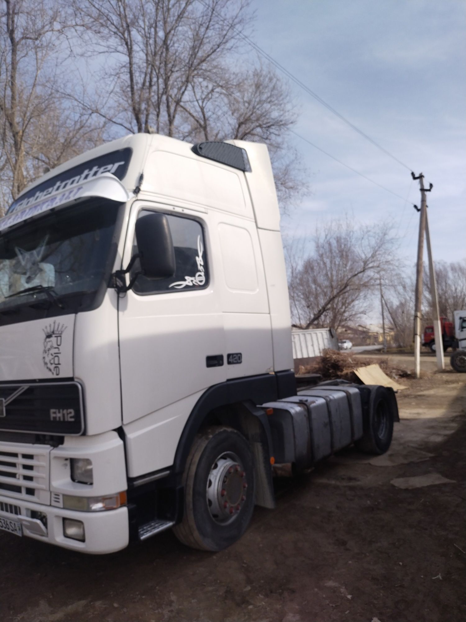 Тягач Volvo Fh12