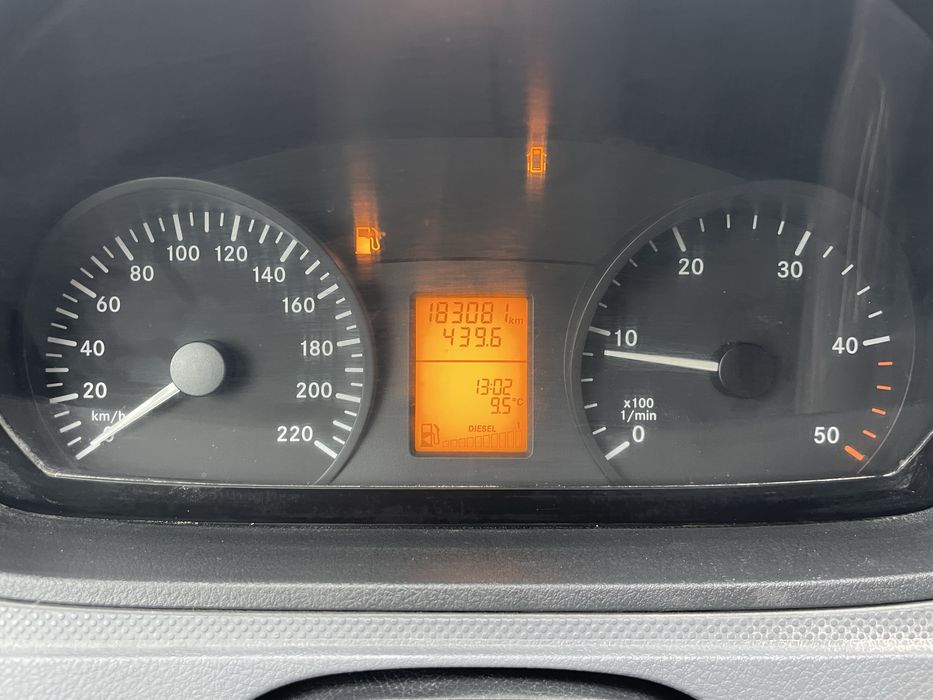 Mercedes Vito 6 locuri cu AC si 180000 km