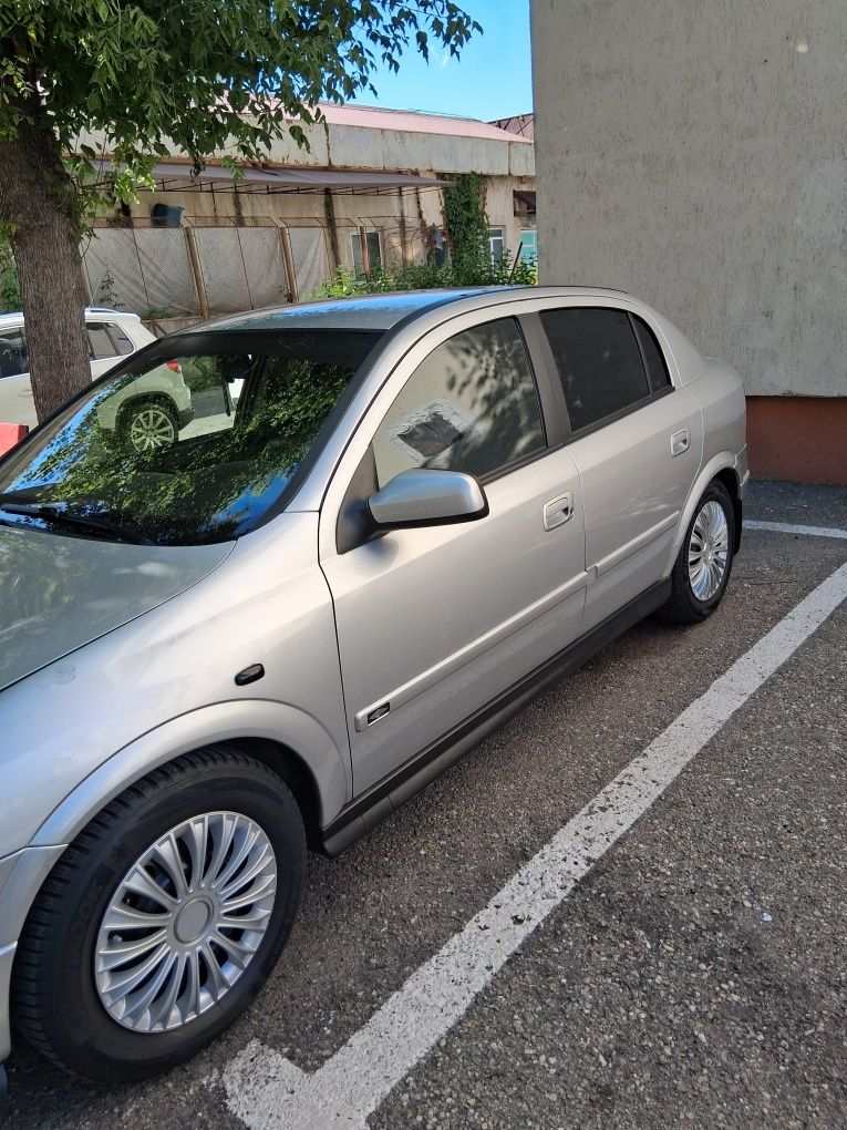 Vând Opel Astra G