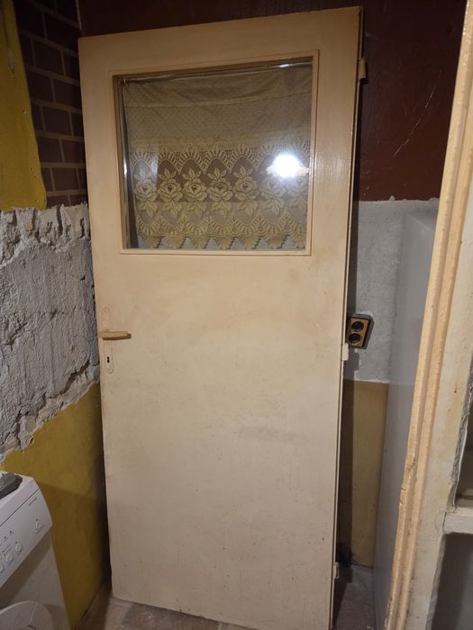 Вътрешни дървени врати и дървена дограма