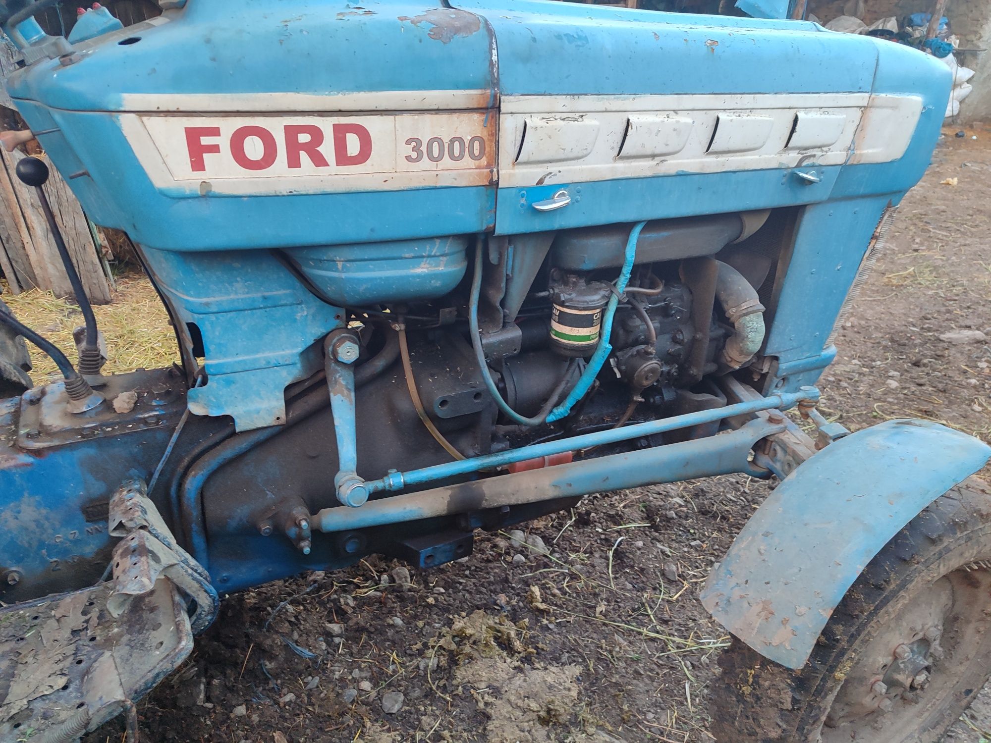 Vând tractor Ford
