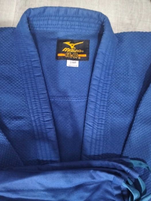 Продам кимоно в отличном состоянии, имеется белый пояс