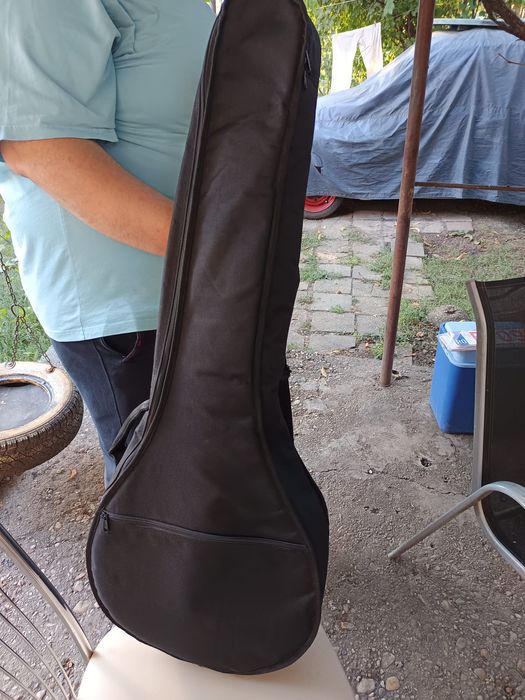 Vând două mandoline