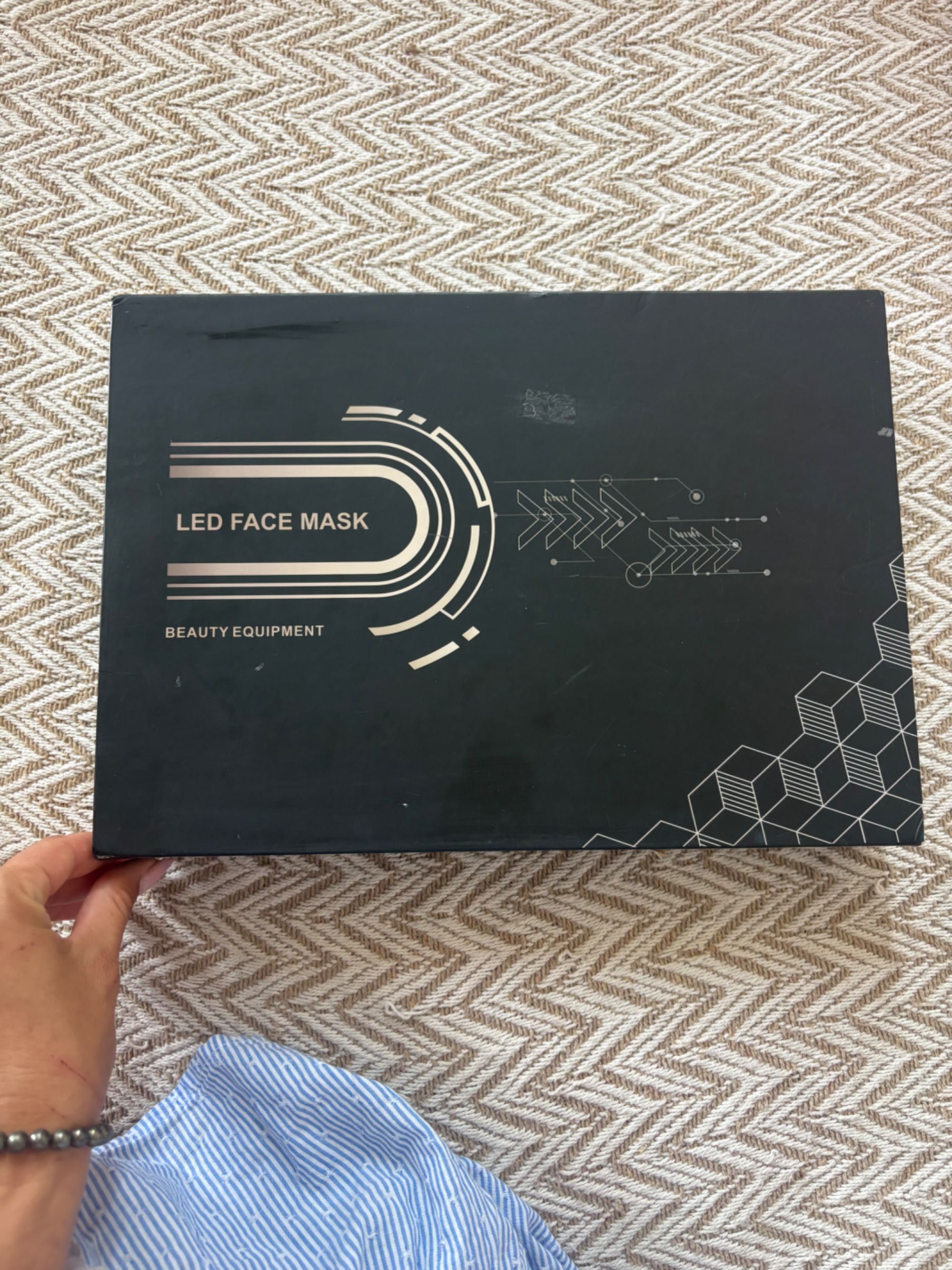 LED face mask / LED маска за лице IBORRIA
