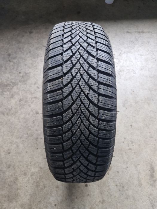 Vand o anvelopa iarna 215/65/R16