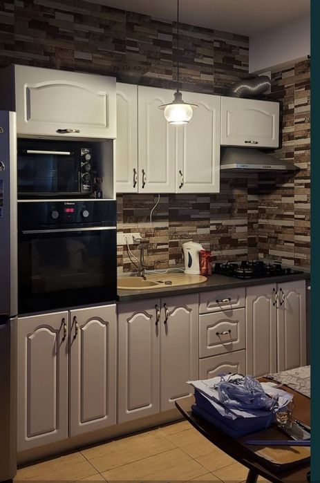 Bucatarie la gata + Corp inalt inclus / spatiu CUPTOR+  electrocasnice