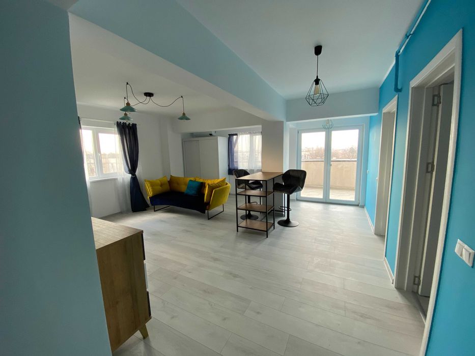 Vând apartament 2 camere și terasă, parcare proprie, curte privată