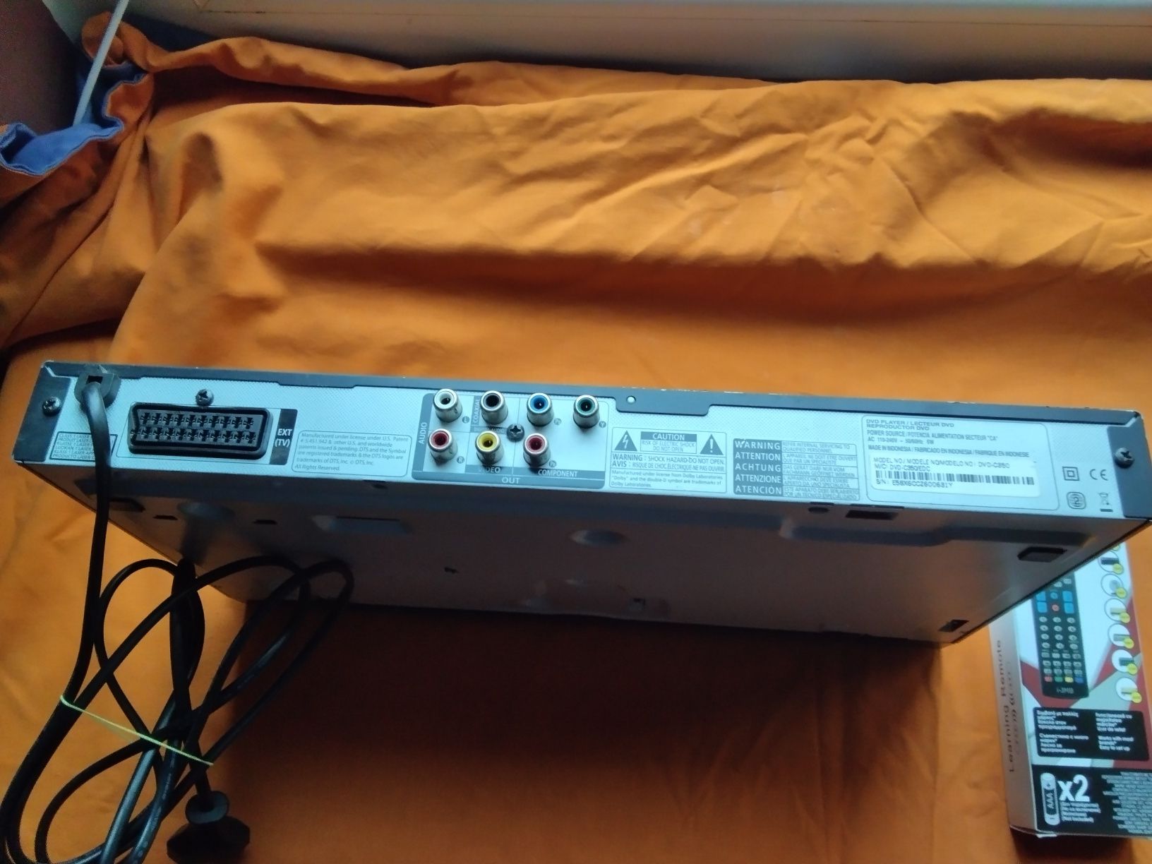 страхотен оригинален DVD PLAYER SAMSUNG с дистанционно управление