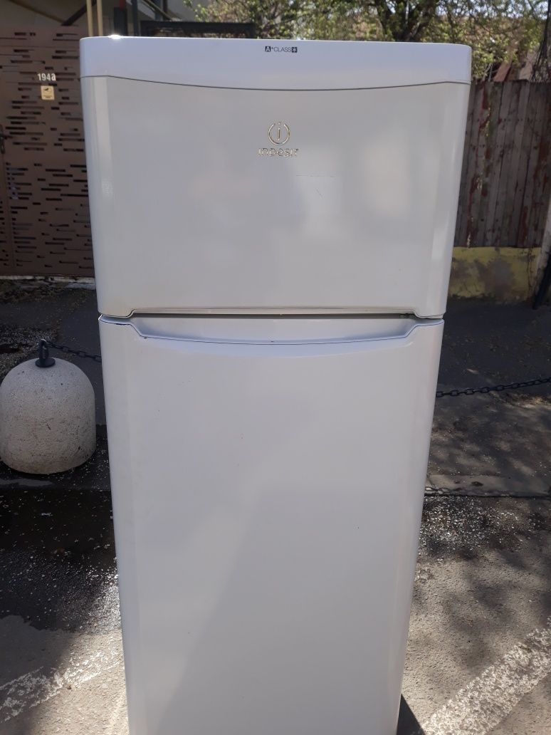 Frigider arctic 240litri combina frigorifica Arctic Indesit Whirpool