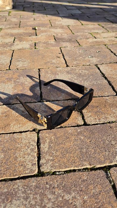 Ochelari de soare Off White negri cu auriu