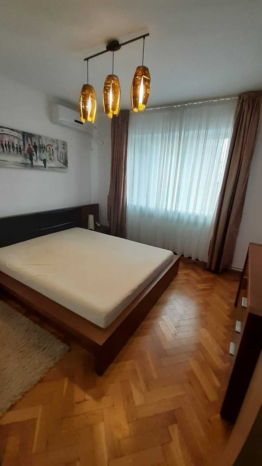 Inchiriez apartament, Circumvalatiunii, langa mall