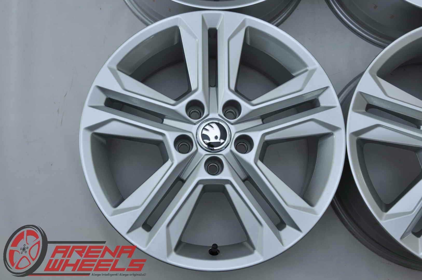 Jante Noi 17 inch Originale Skoda Octavia Yeti Superb Karoq R17