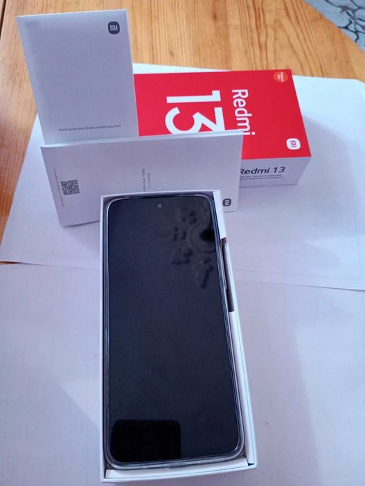 Чисто нов смартфон Xiaomi Redmi 13, 8GB RAM, 256GB