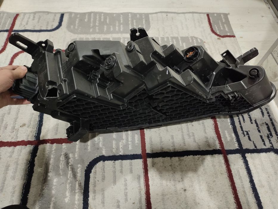 BYD Yuan up oldi chap fara