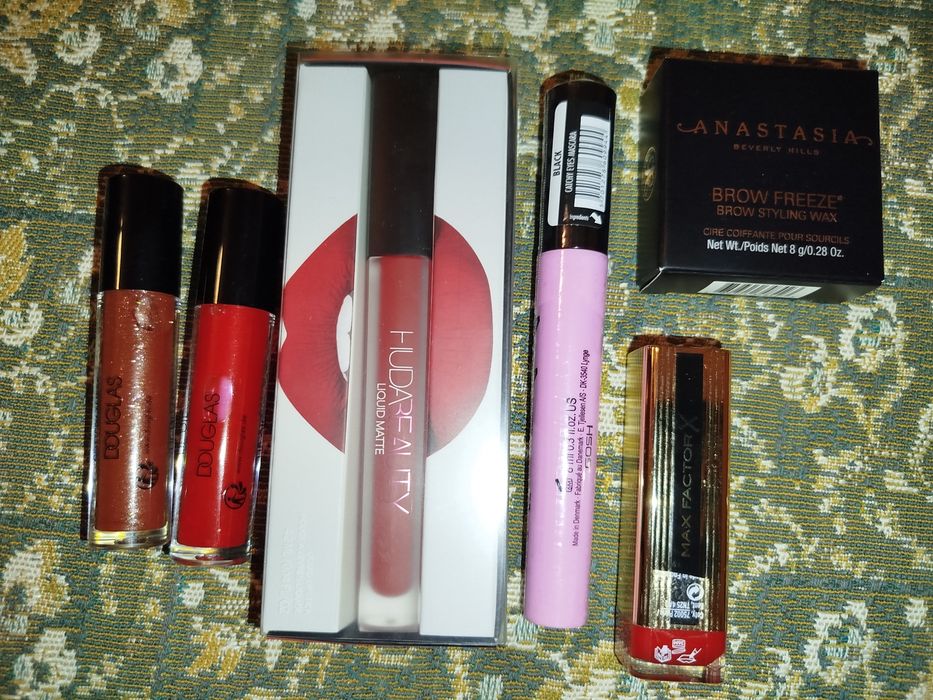 Козметика гланцове и червила