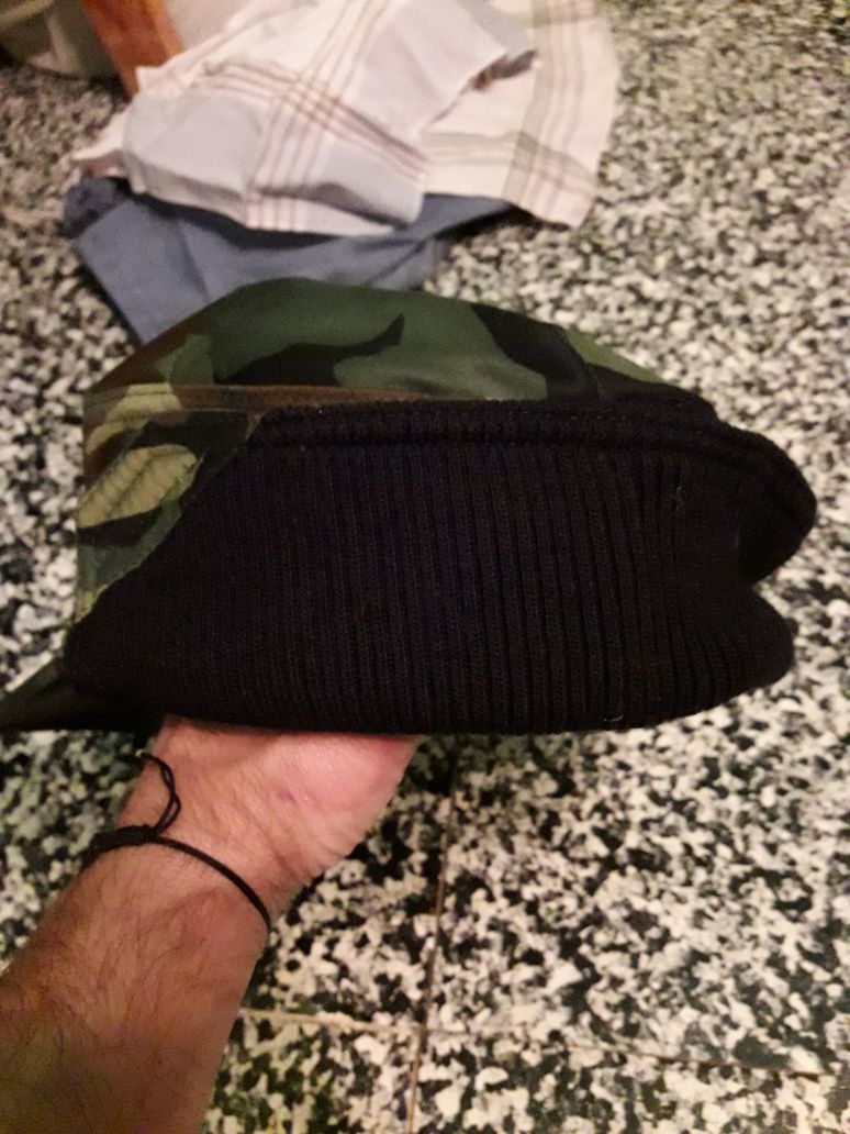 Комуфлажни/военни дрехи (панталон, пуловер, шапка, барета и ушанка