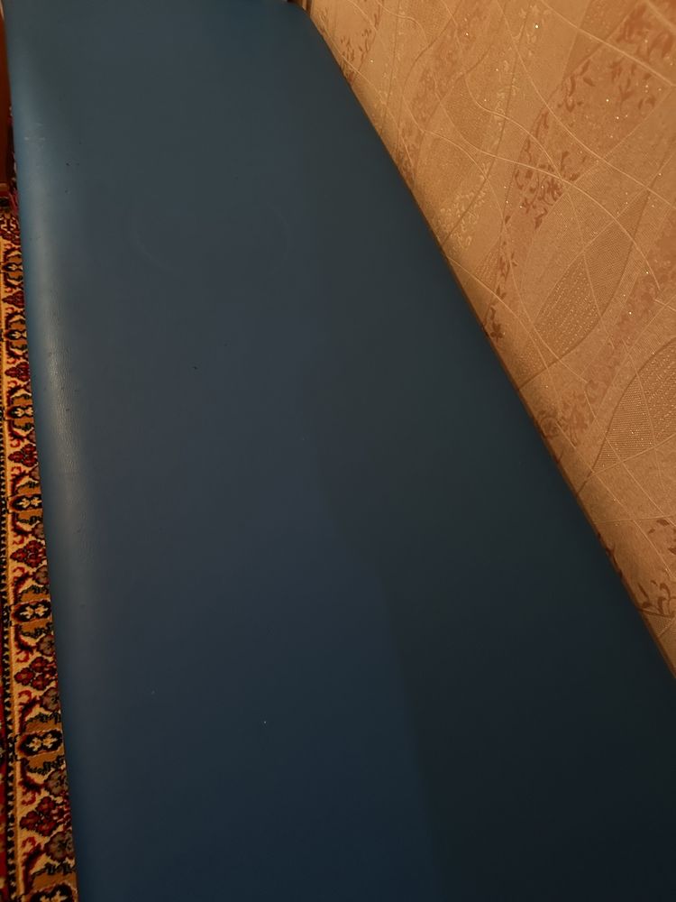 Продам кушетку, состояние отличое, нигде царапин и дырок нет.
