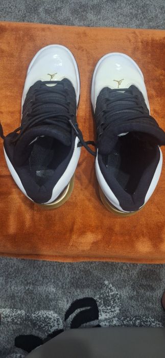 Air Jordan Max Aura 'Golden Knights'