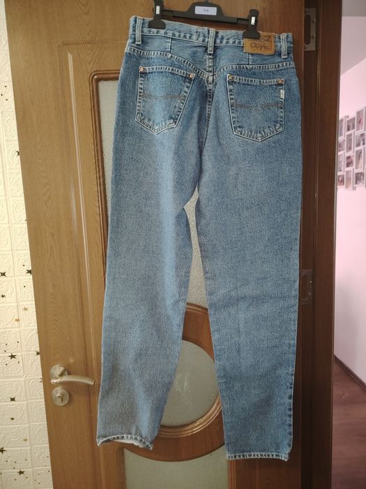 Vând 2 perechi jeans