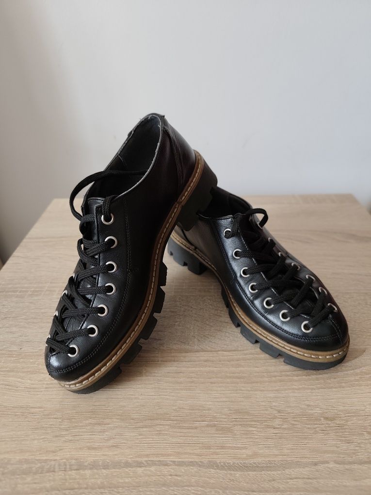 Pantofi din piele naturala