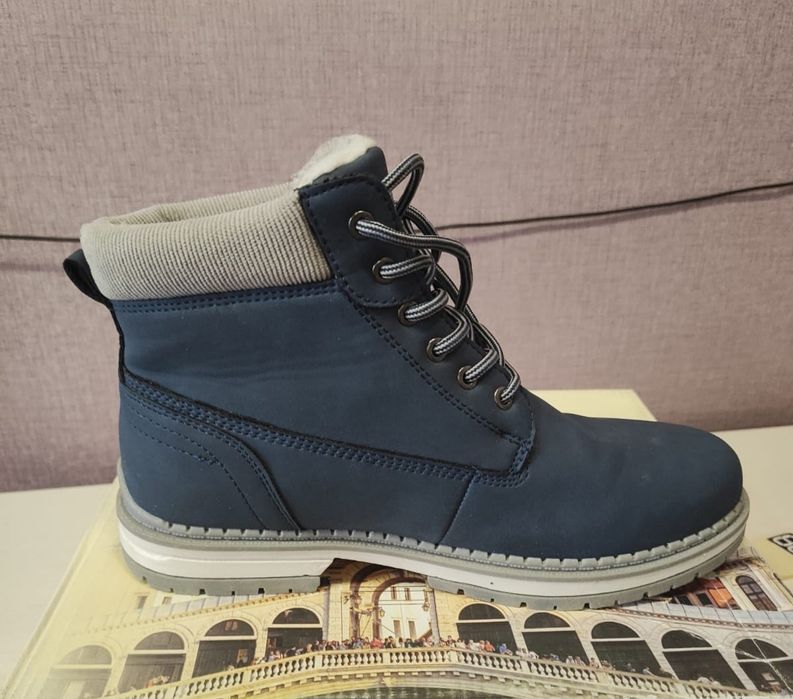 Продам женские новые сапоги