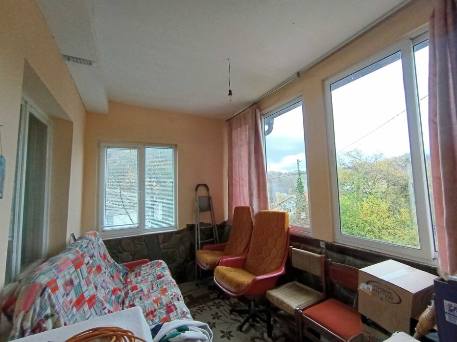 Монолитна къща в с. Жълтеш