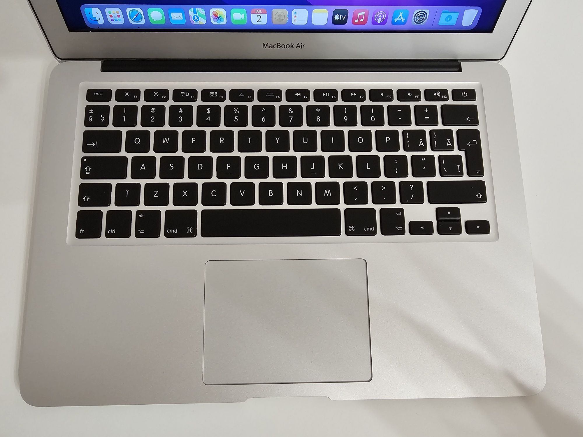 Macbook Air 13 inchi, Silver, Intel Core i5, 8GB RAM, 128GB SSD, 2019