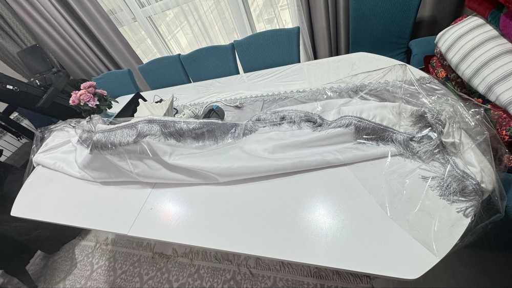 Стол гостевой белый а отличном состояний