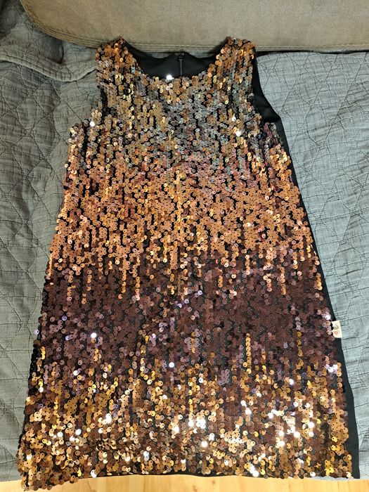 Продавам красива рокля за малка принцеса за 4-5 г.