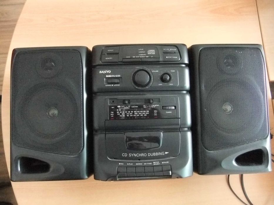 Sanyo Mcd-S660L  is a Portable CD player