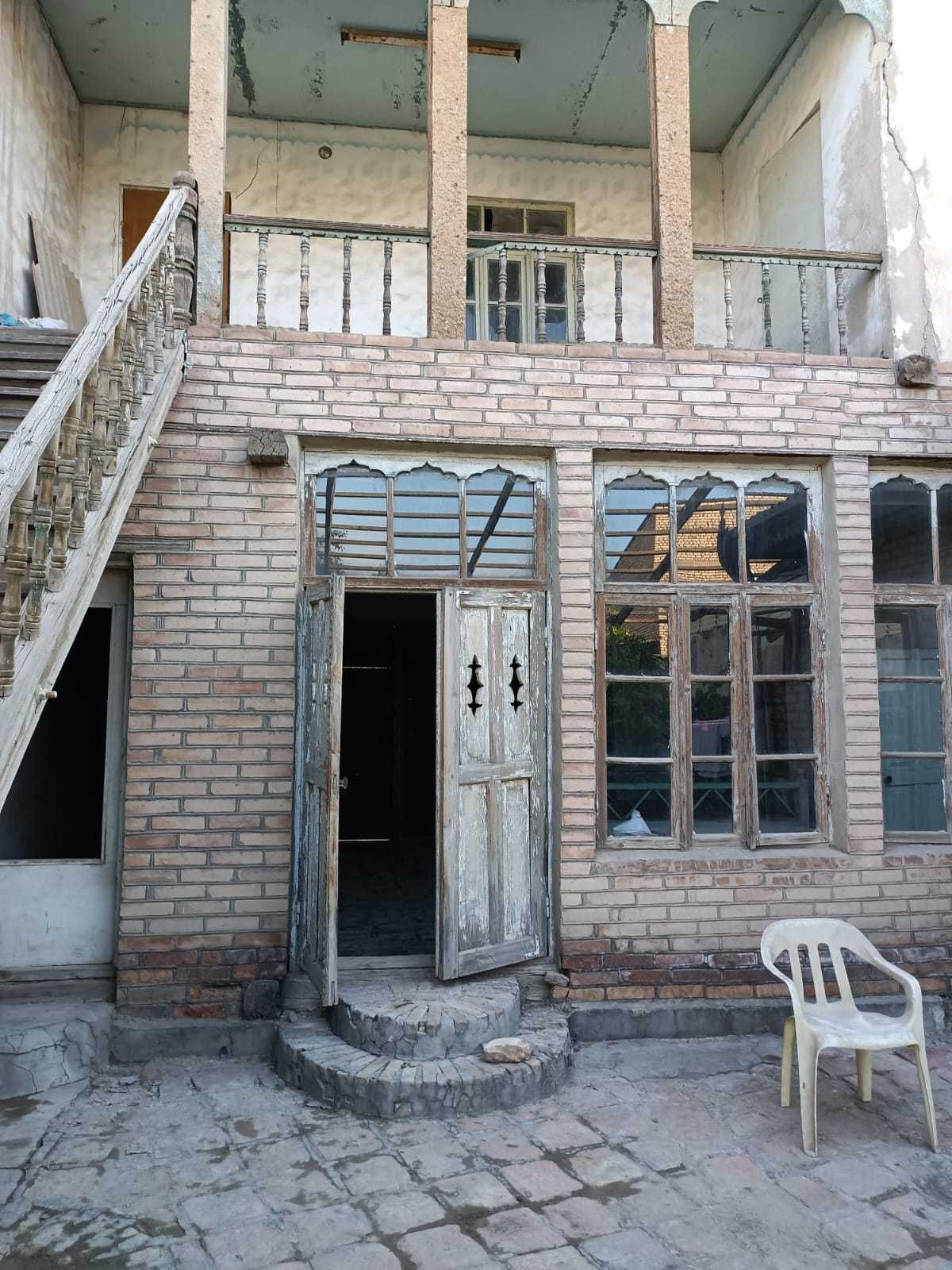 Продам 2х-этажный дом с участком 5,7 соток.