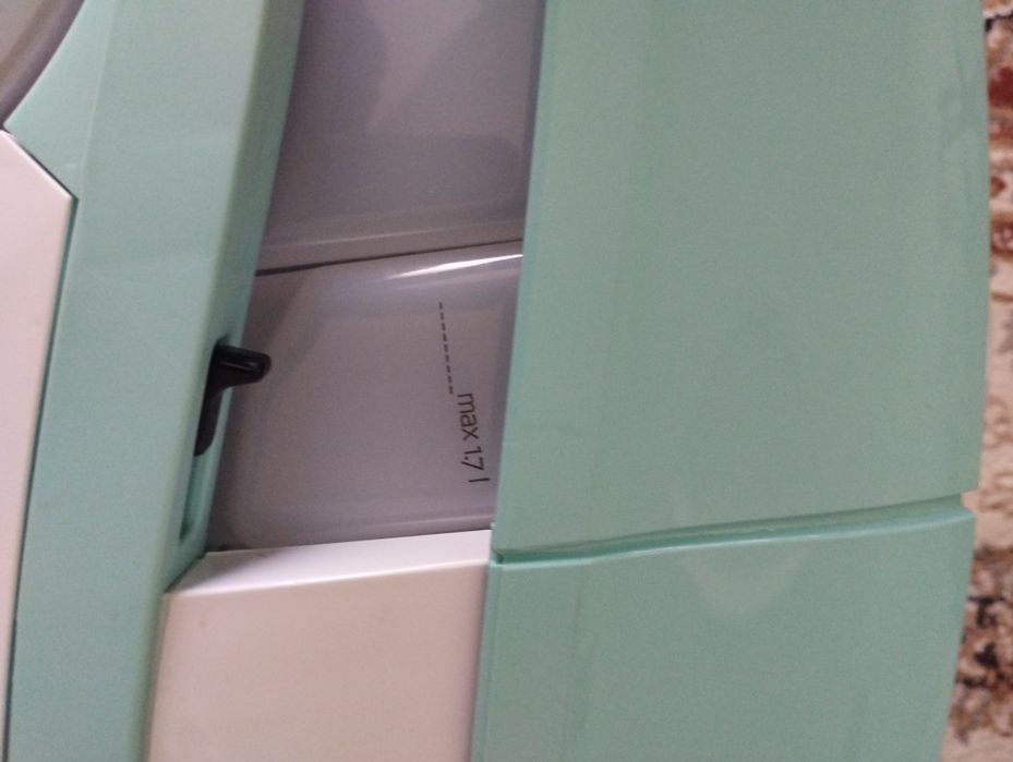 Vând aspirator cu spălare,Bosch.