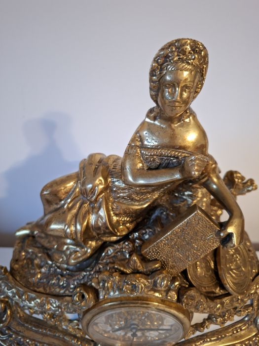 Ceas de șemineu, bronz